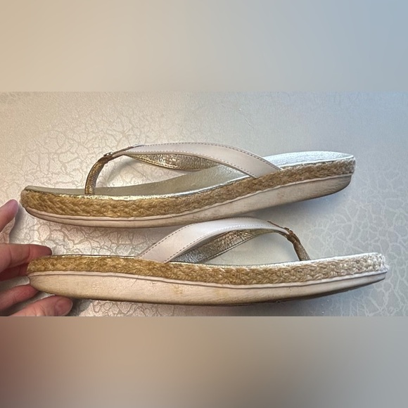 Tommy Bahama | ladies Relaxology lonna Leather Flip Flops. Size: 11 - Picture 5 of 16